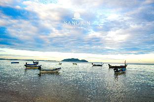 sangjun on beach resort