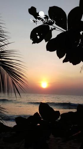 sangjun on beach resort