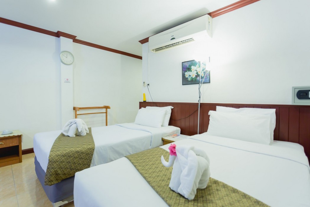 Rabbit Mansion Patong Hotel,140/11 Nanai Road,3 star
