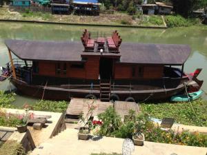 ayothaya riverside house