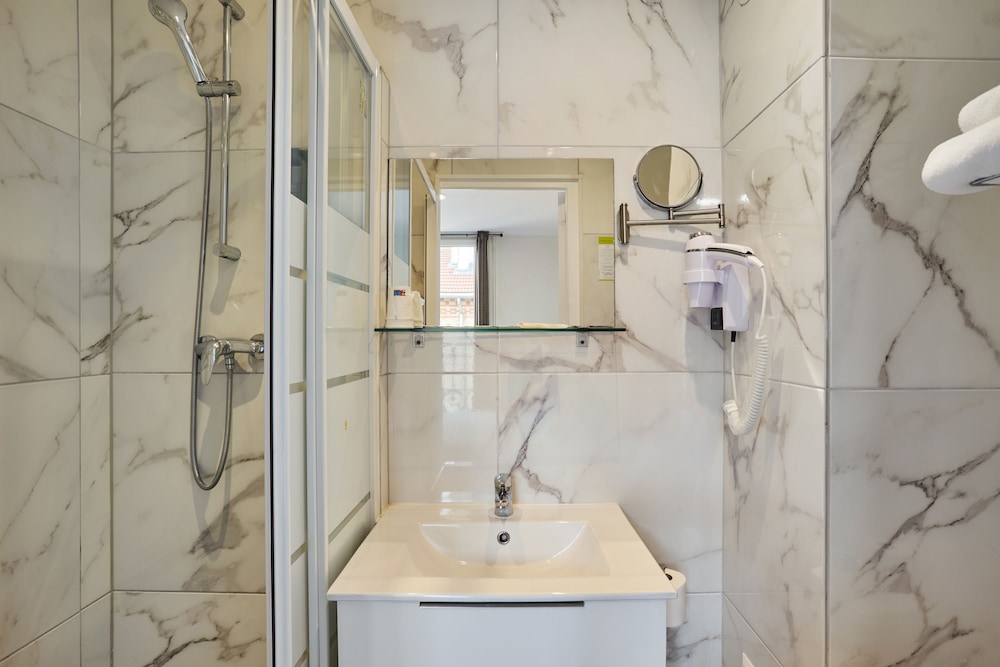 hipotel paris buttes chaumont