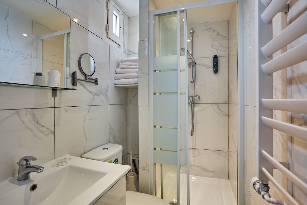 hipotel paris buttes chaumont