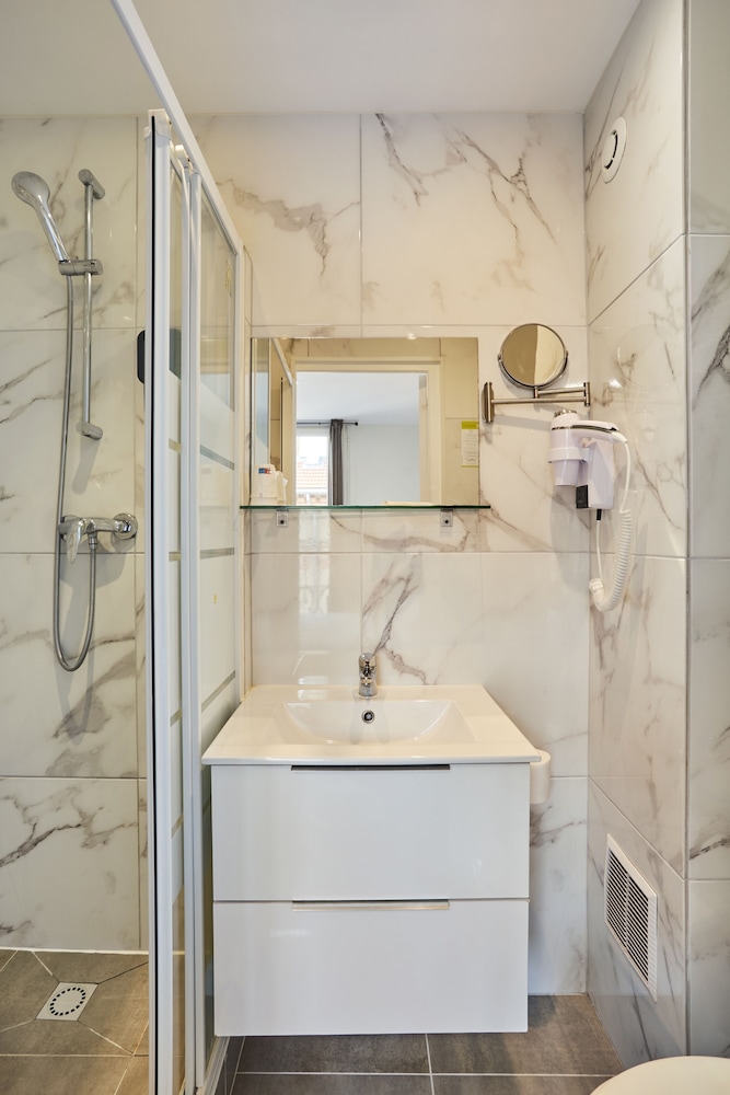 hipotel paris buttes chaumont