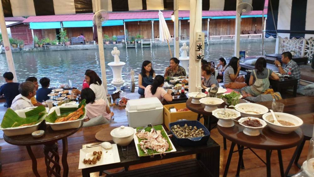 at casa guesthouse amphawa