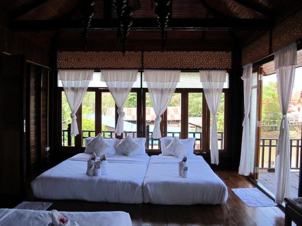 at casa guesthouse amphawa