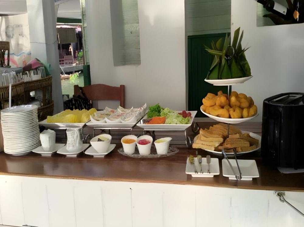 at casa guesthouse amphawa