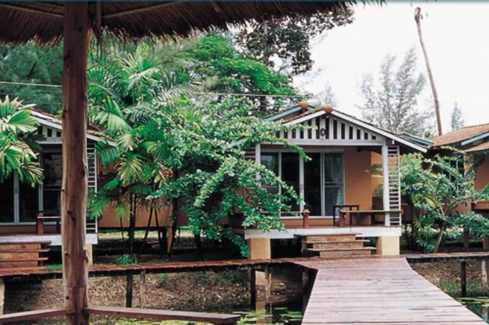 villa cha cha chaolao beach resort