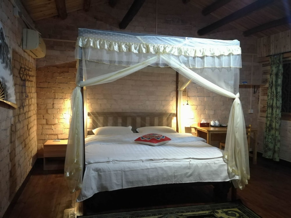 yangshuo loong old house