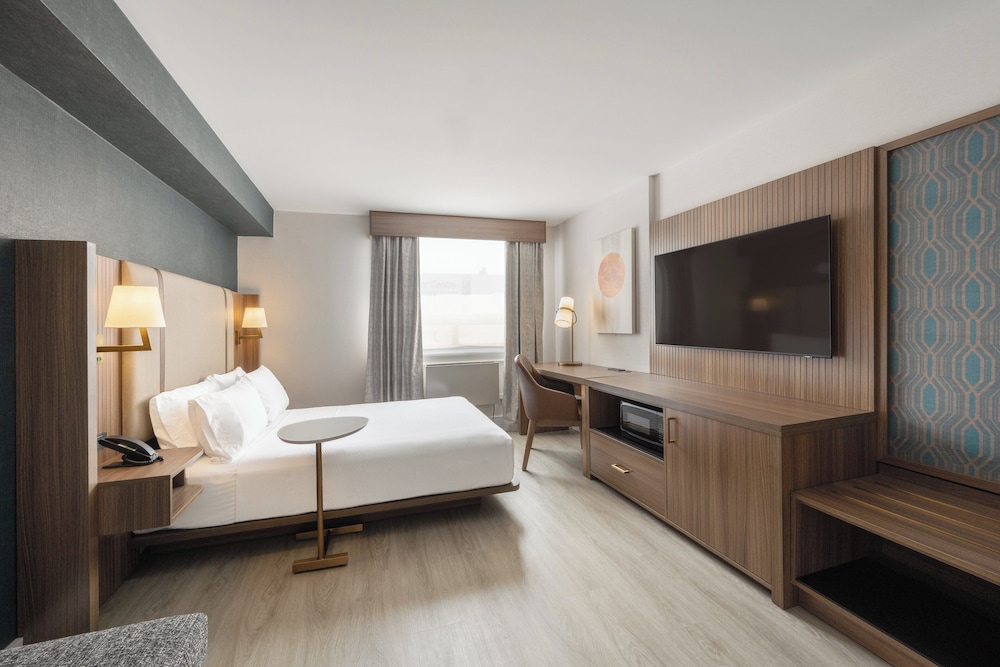 holiday inn and suites winnipeg downtown by ihg