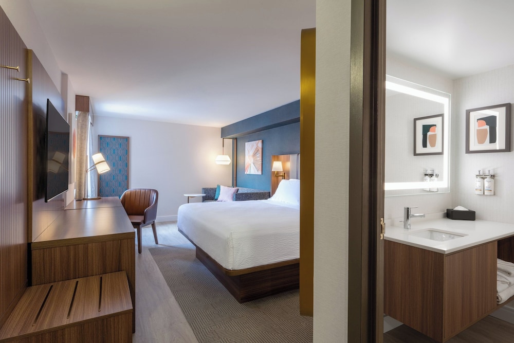 holiday inn and suites winnipeg downtown by ihg