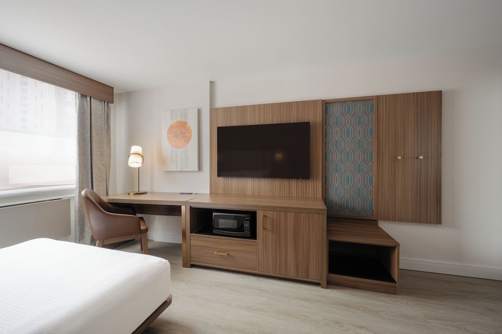 holiday inn and suites winnipeg downtown by ihg
