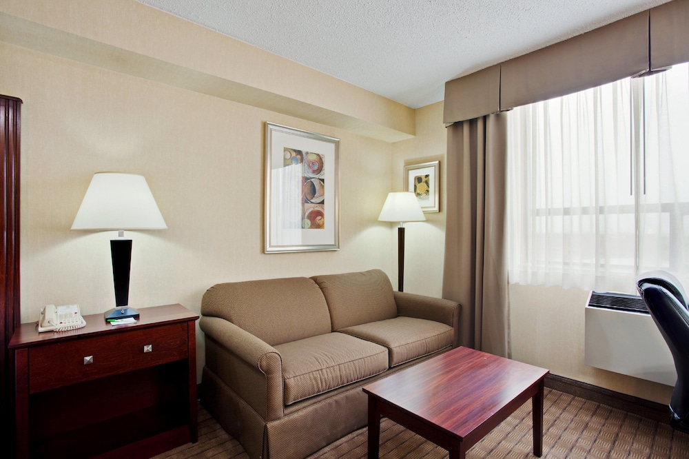 holiday inn and suites winnipeg downtown by ihg