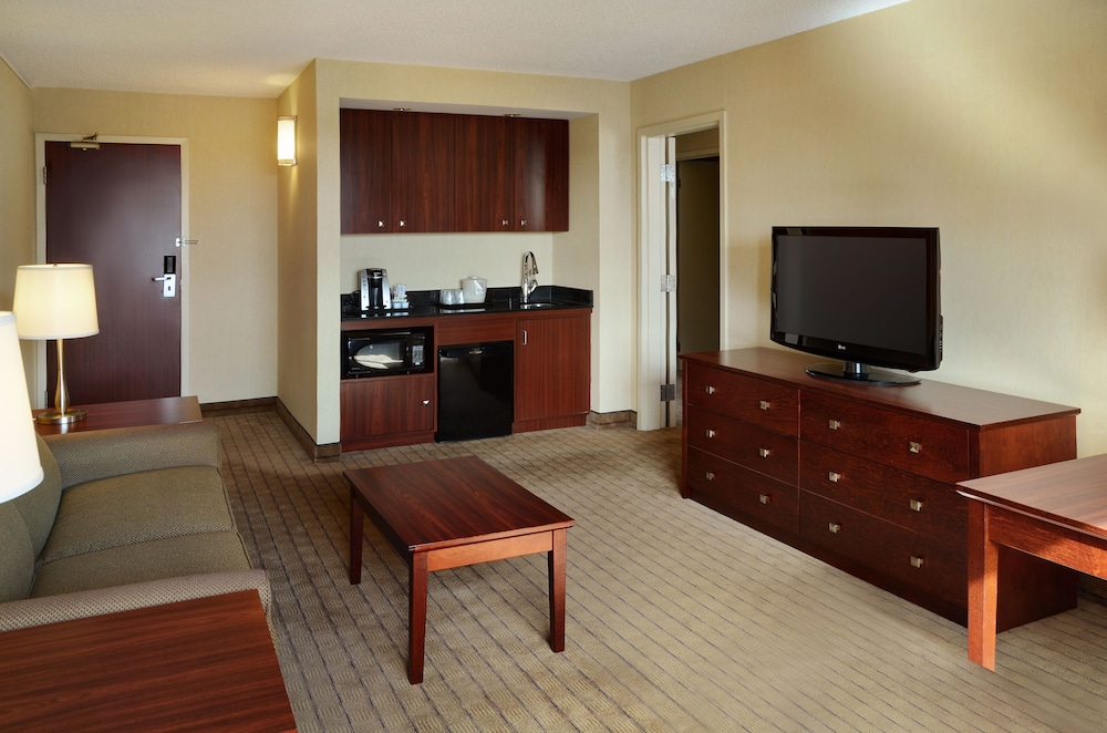 holiday inn and suites winnipeg downtown by ihg