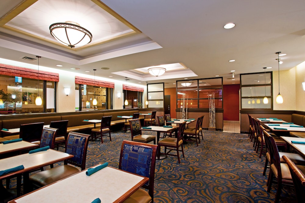 holiday inn and suites winnipeg downtown by ihg