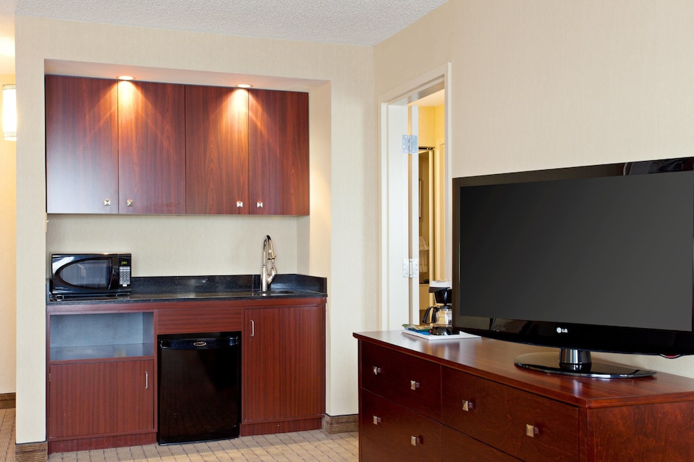 holiday inn and suites winnipeg downtown by ihg