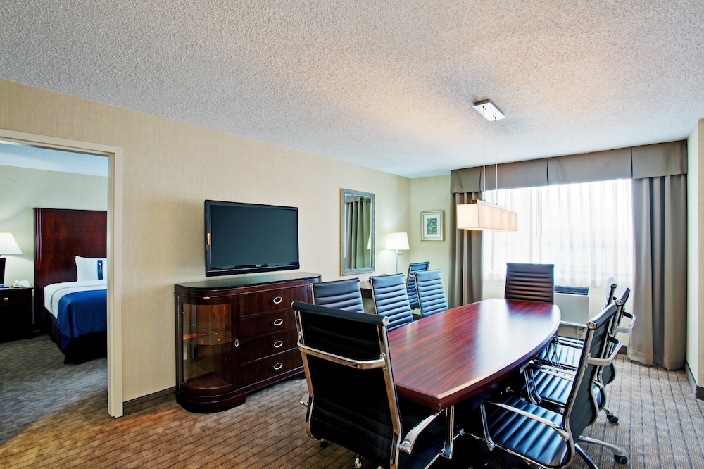 holiday inn and suites winnipeg downtown by ihg