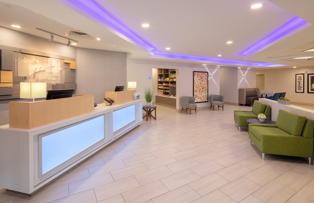holiday inn express and suites bradley airport by ihg