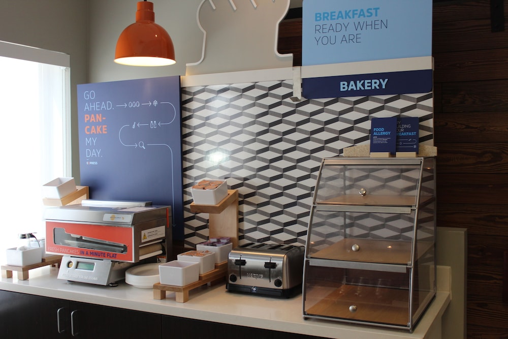 holiday inn express and suites bradley airport by ihg