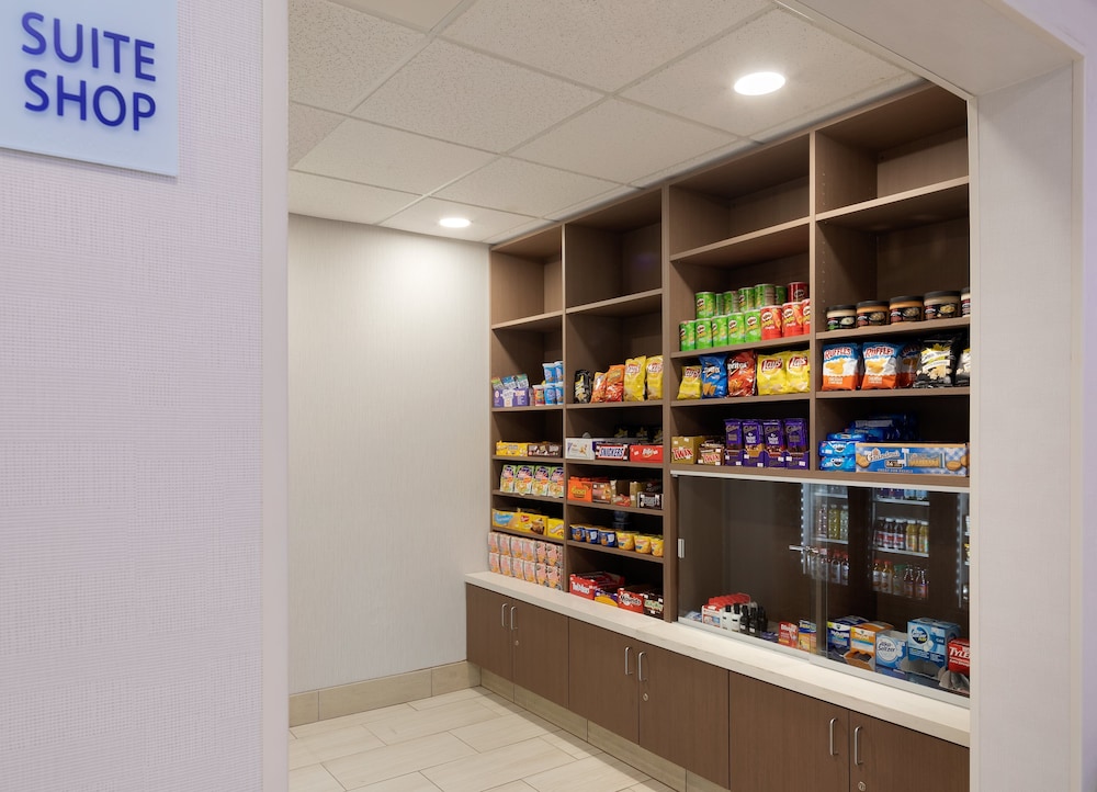 holiday inn express and suites bradley airport by ihg