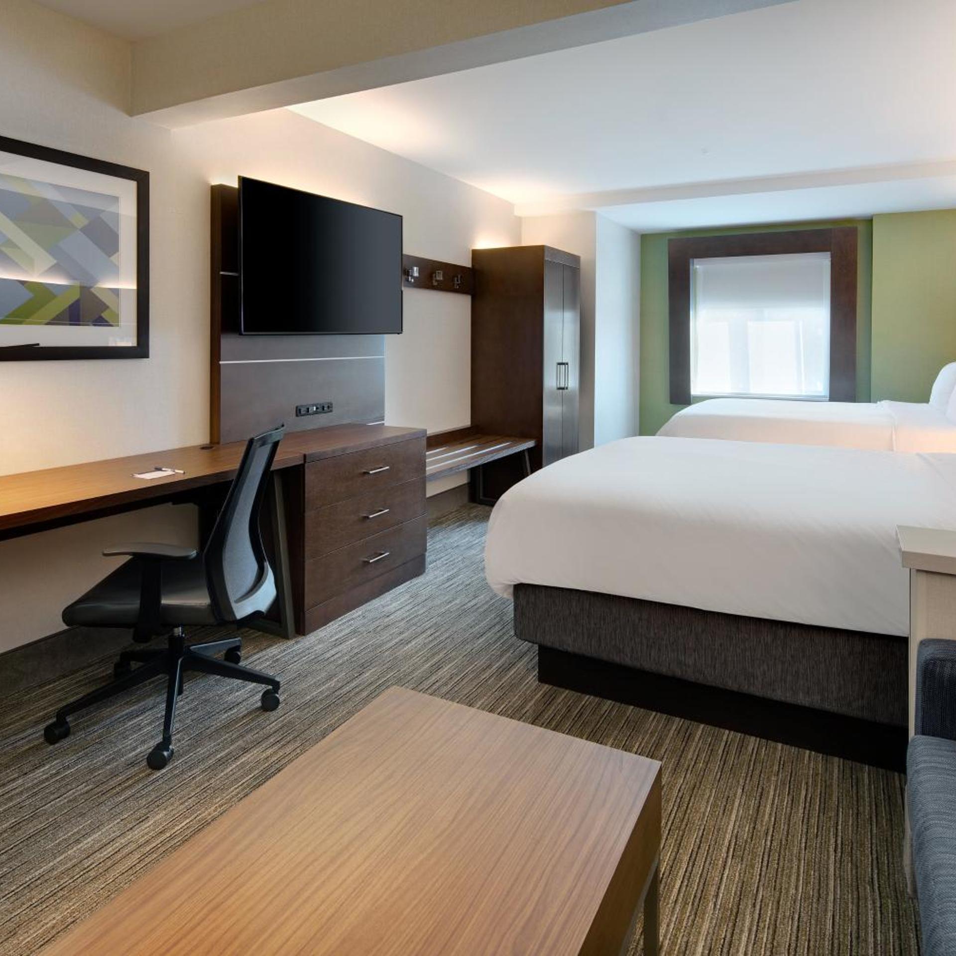 holiday inn express and suites bradley airport by ihg