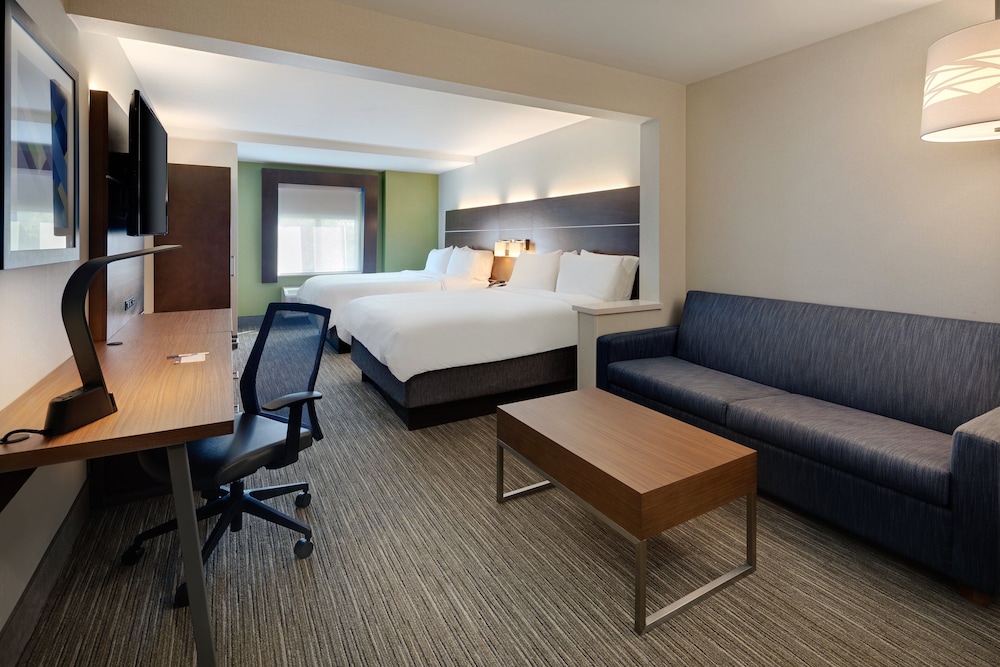 holiday inn express and suites bradley airport by ihg