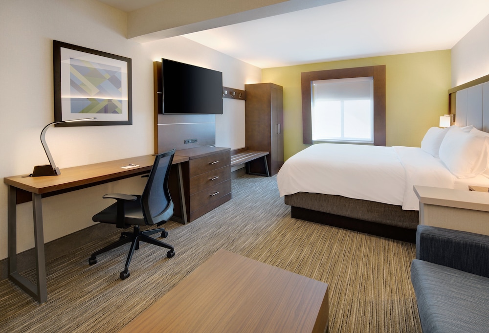 holiday inn express and suites bradley airport by ihg