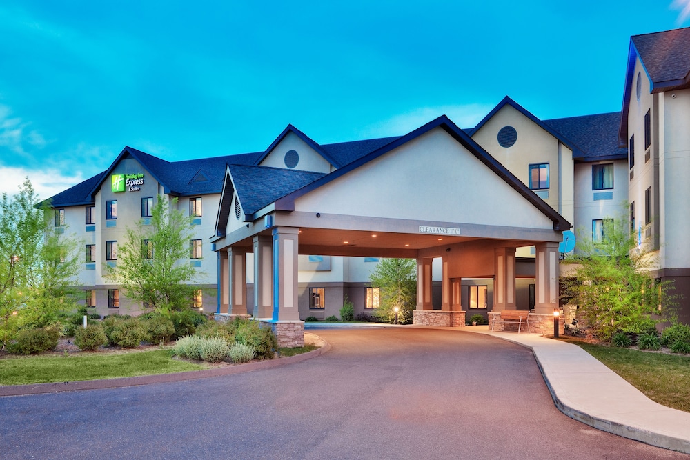 holiday inn express and suites bradley airport by ihg