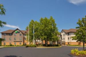 holiday inn express and suites bradley airport by ihg
