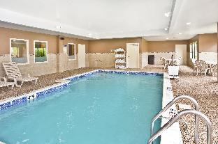 holiday inn express and suites bradley airport by ihg