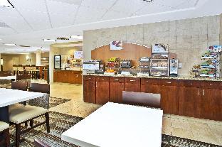 holiday inn express and suites bradley airport by ihg