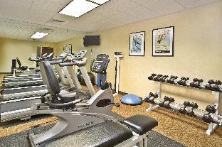holiday inn express and suites bradley airport by ihg