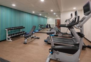 holiday inn express and suites bradley airport by ihg
