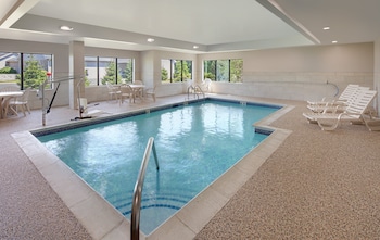 Holiday Inn Express & Suites Bradley Airport By Ihg,Washington>>Hartford,3 star