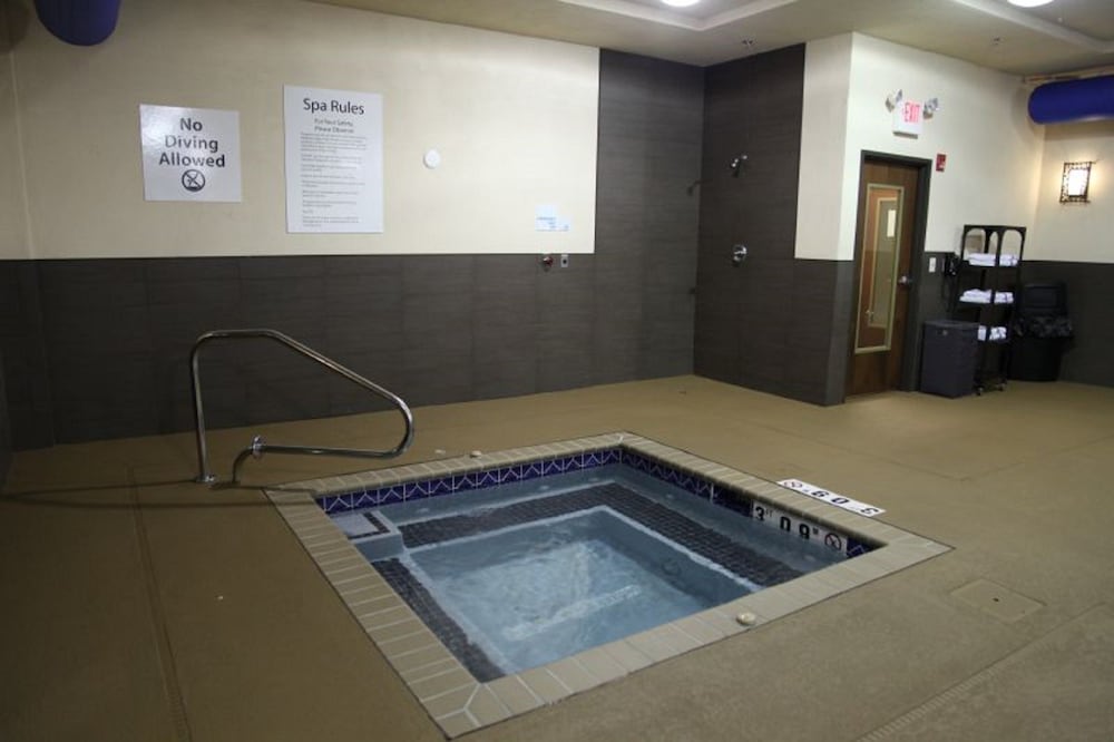holiday inn express and suites huntsville airport by ihg