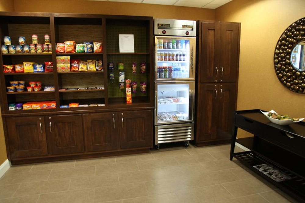 holiday inn express and suites huntsville airport by ihg