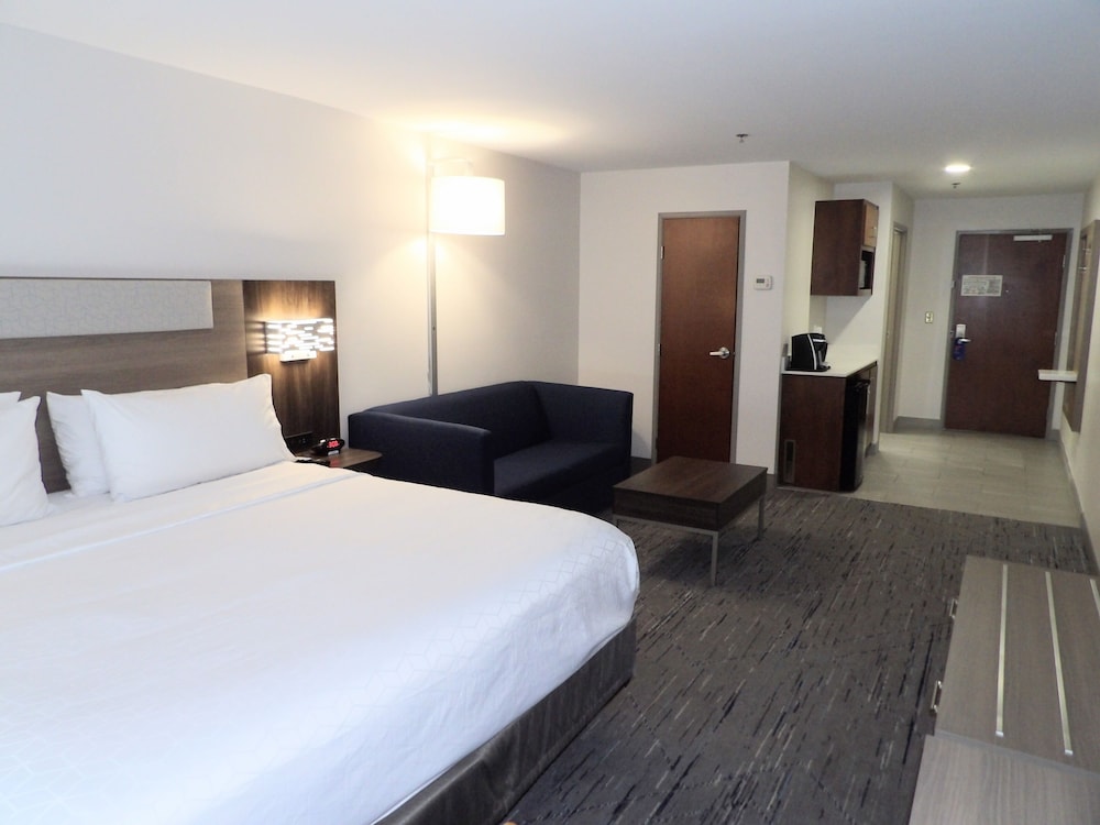 holiday inn express and suites huntsville airport by ihg