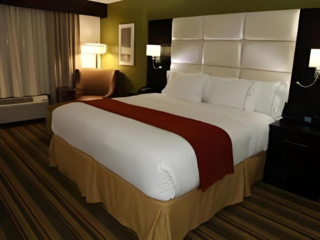 holiday inn express and suites huntsville airport by ihg