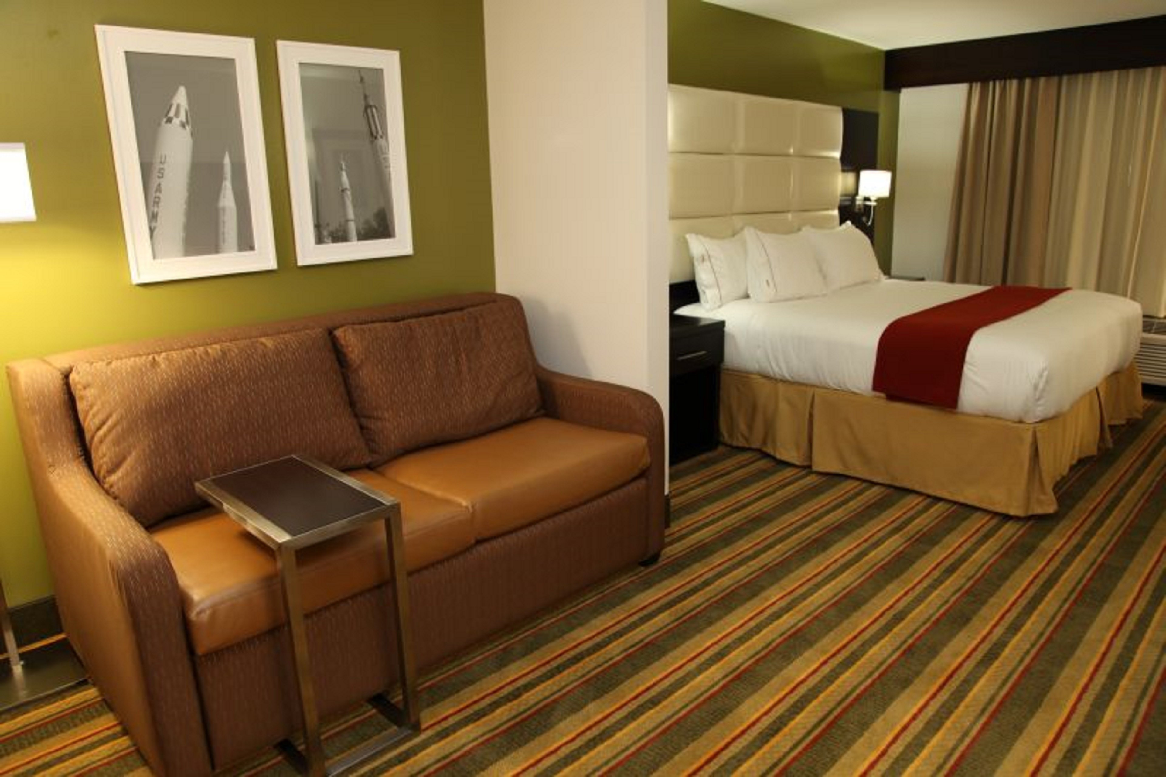 holiday inn express and suites huntsville airport by ihg