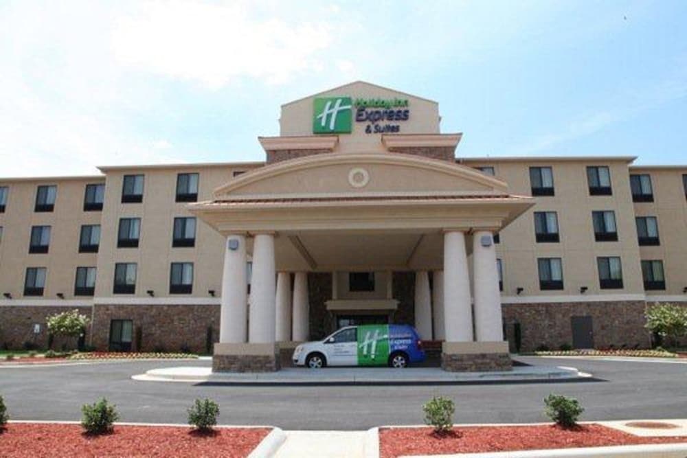 holiday inn express and suites huntsville airport by ihg