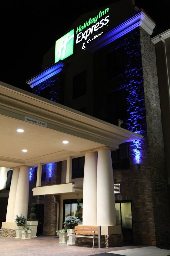 holiday inn express and suites huntsville airport by ihg