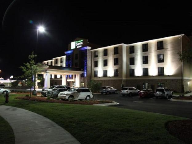 holiday inn express and suites huntsville airport by ihg