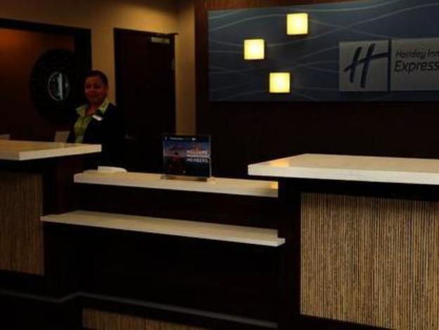 holiday inn express and suites huntsville airport by ihg