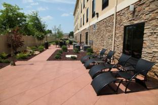 holiday inn express and suites huntsville airport by ihg