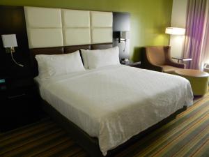 holiday inn express and suites huntsville airport by ihg