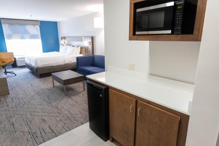 holiday inn express and suites huntsville airport by ihg