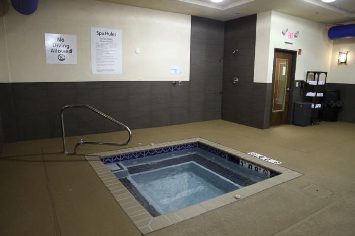 holiday inn express and suites huntsville airport by ihg