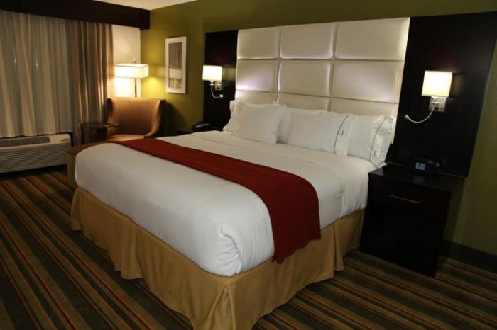 holiday inn express and suites huntsville airport by ihg