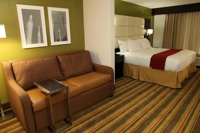 holiday inn express and suites huntsville airport by ihg