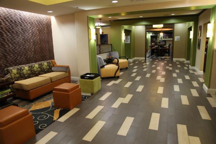 holiday inn express and suites huntsville airport by ihg