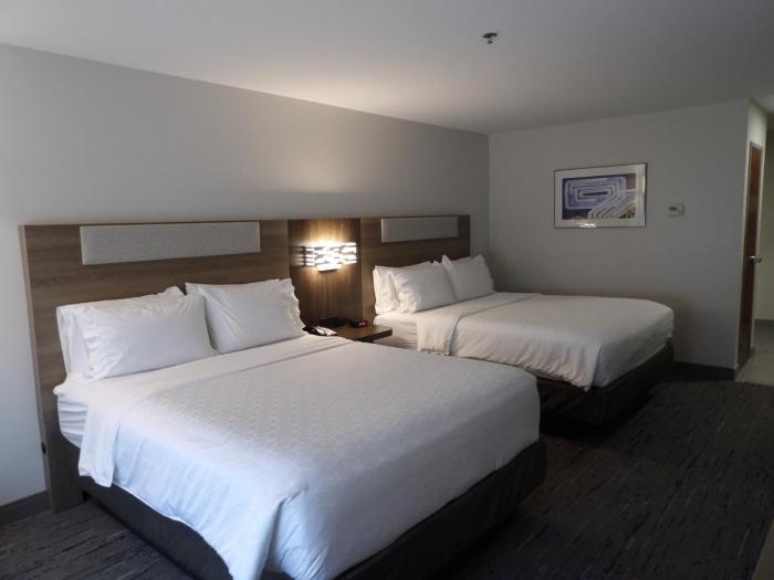 holiday inn express and suites huntsville airport by ihg